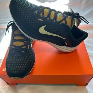 Nike Air Winflo 10 Running Shoes – Men’s Size 8 – New With Box (No Lid)